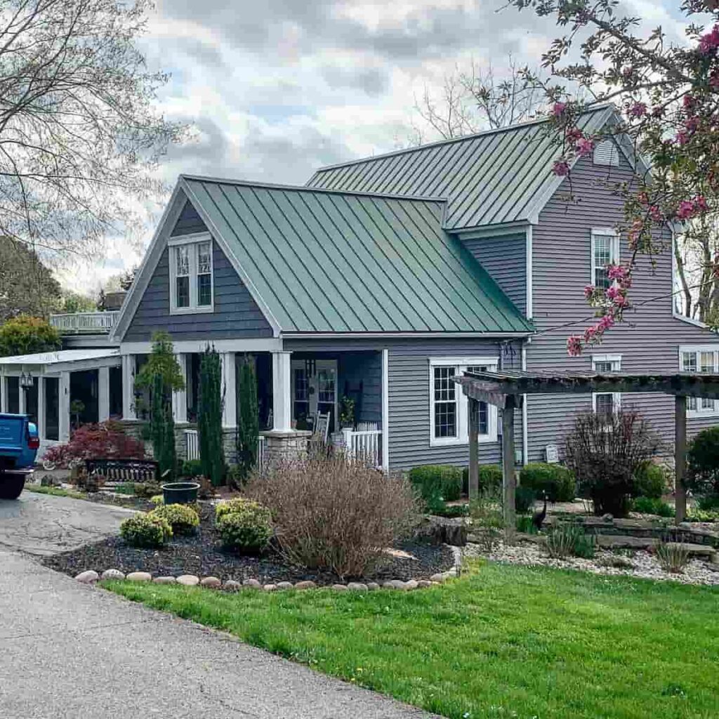 color schemes for houses with green roofs